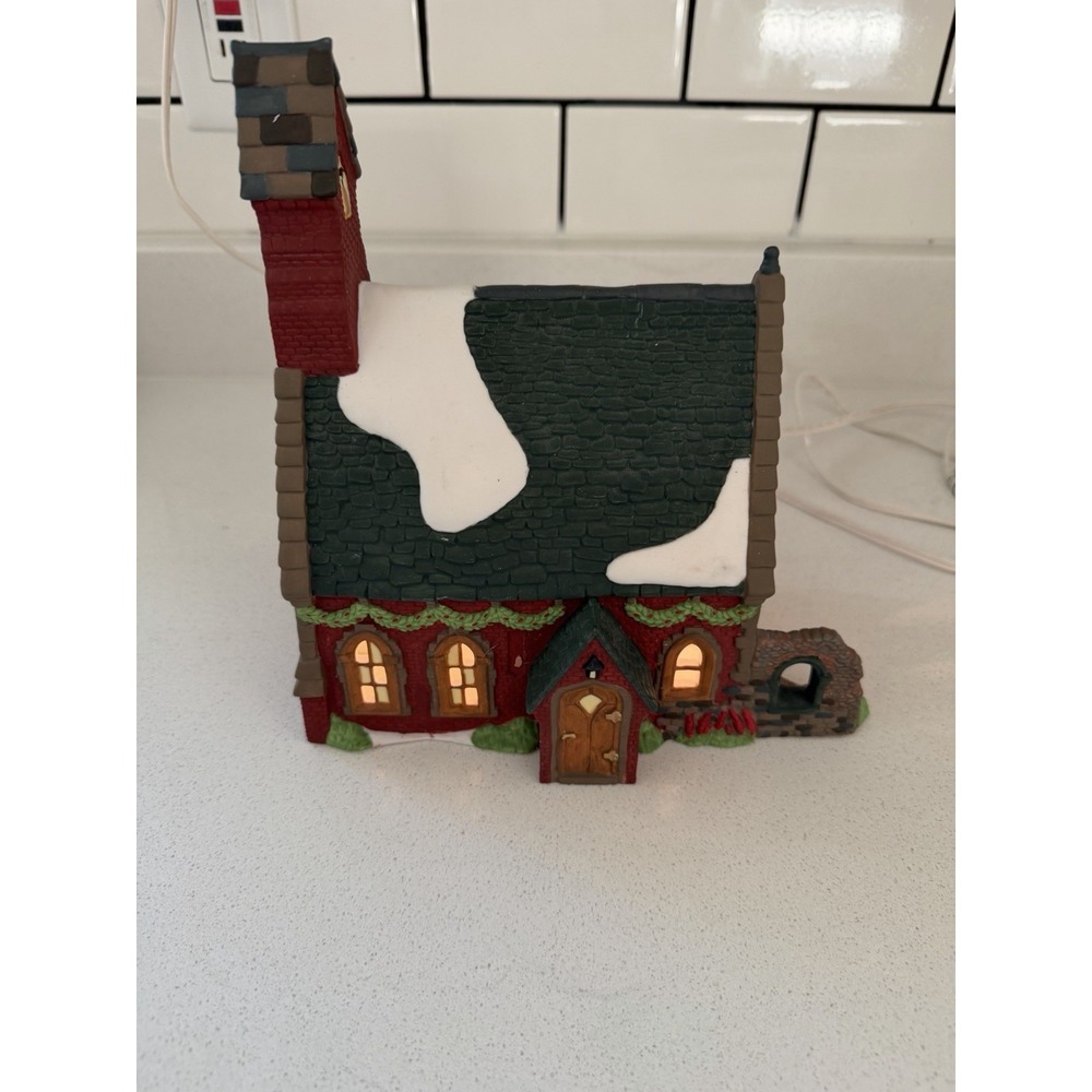 Vintage Dept 56 Dickens Village Lighted DUDDEN CROSS CHURCH 5834-3. - READ